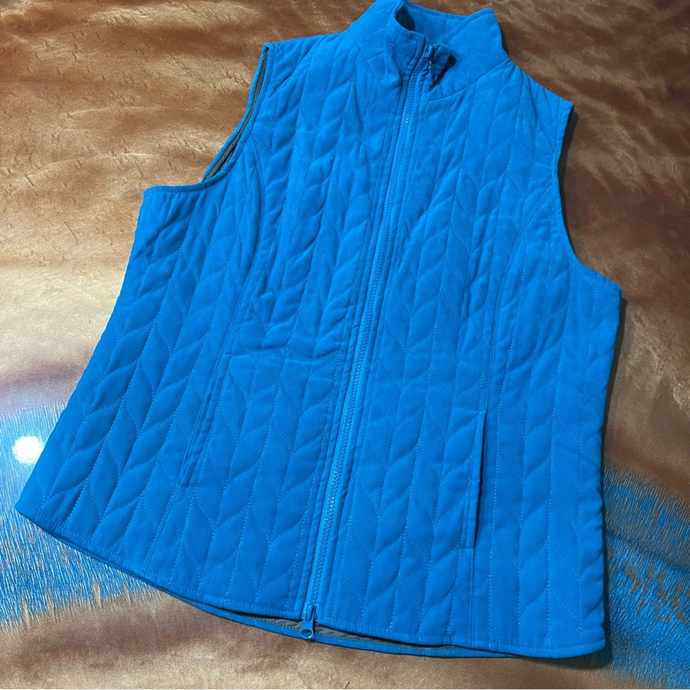 Nomadic Traders Quilted Vest size medium full zip Blue